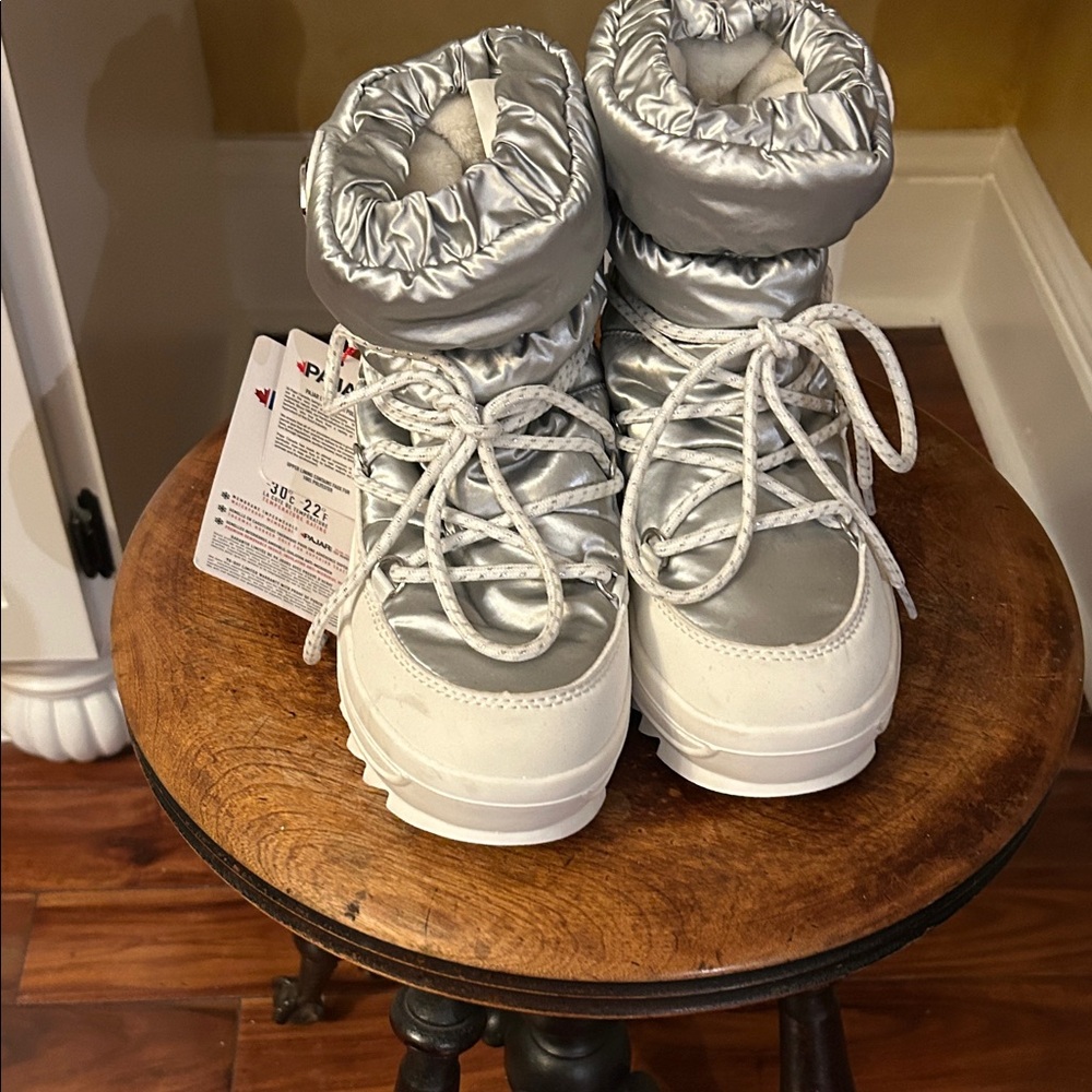 Pajar Women’s Silver and White Snow Boots